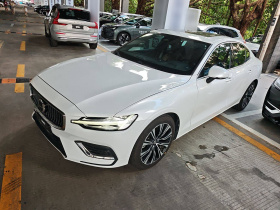 沃尔沃S60 2023款 B4 智远豪华版