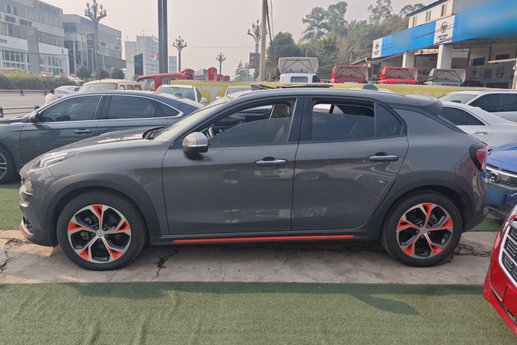 领克02 2019款 高能版 2.0T 自动两驱耀版 国VI车身外观4