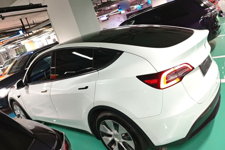 特斯拉 Model Y 2022款 改款 后轮驱动版车身外观4