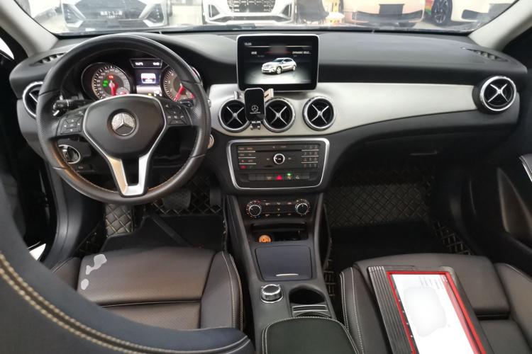 奔驰GLA 2016款 GLA 200 时尚型中控内饰7002