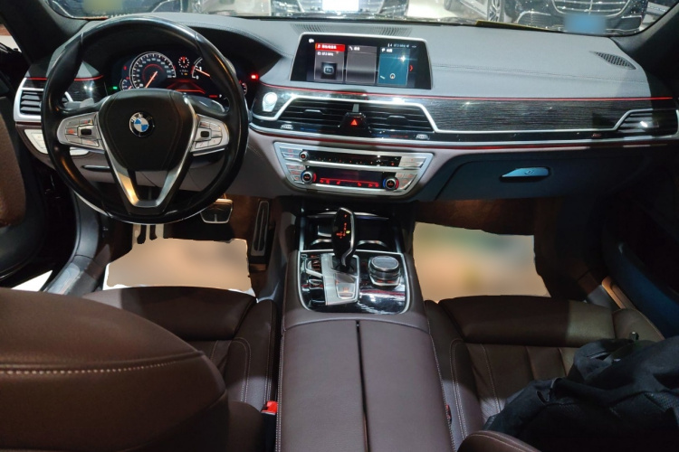 宝马7系 2018款 730Li 领先型 M运动套装中控内饰12