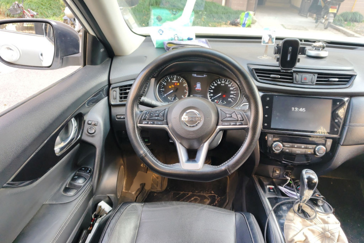 日产 奇骏 2019款 2.0L CVT智联舒适版 2WD中控内饰13