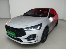 福特 福克斯 2022款 两厢 EcoBoost 180 自动ST Line