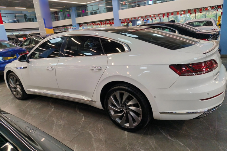 一汽-大众CC 2023款 380TSI 夺目版车身外观4