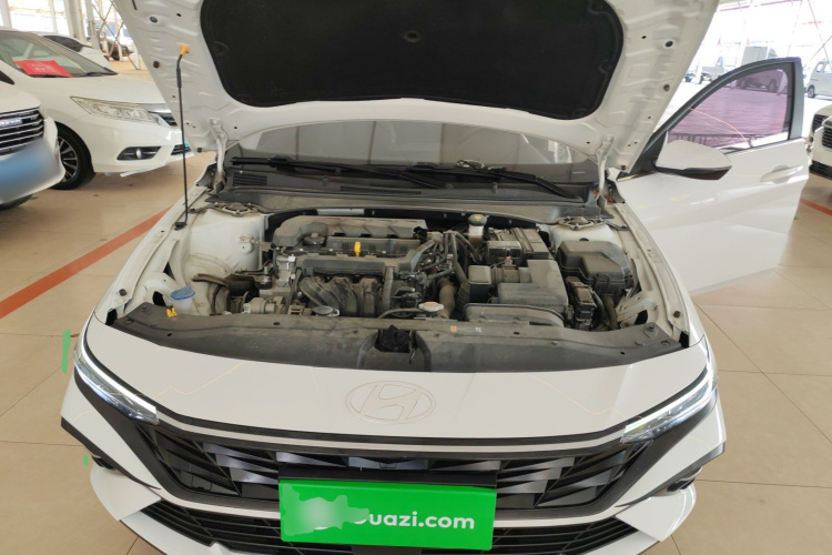 现代 伊兰特 2023款 1.5L CVT GLX精英版机舱底盘24
