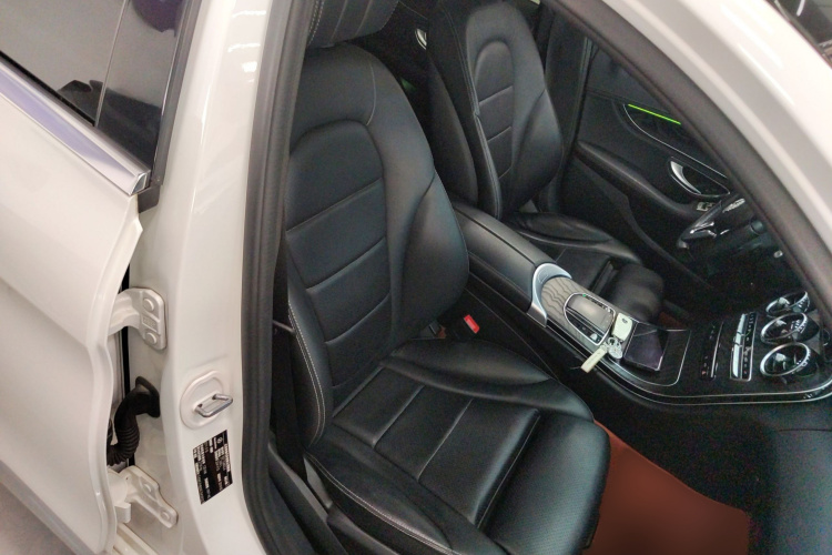 奔驰C级 2019款 改款 C 260 L 运动版局部细节41