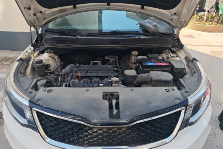 起亚K2 2015款 三厢 1.4L MT GLS局部细节24