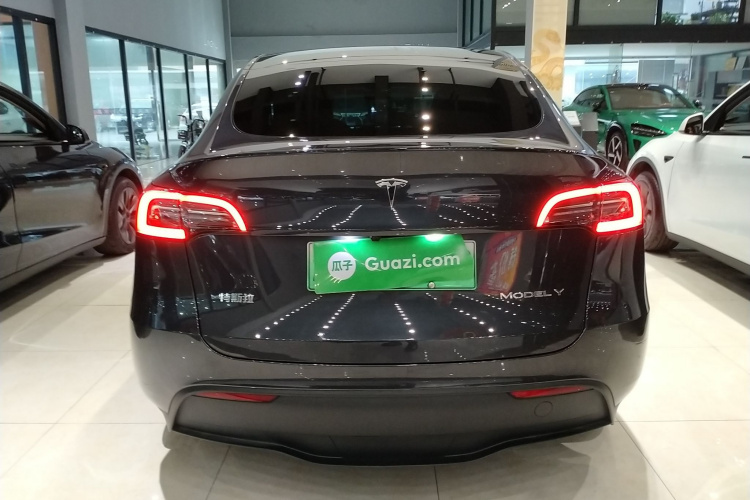 特斯拉 Model Y 2024款 后轮驱动版车身外观6