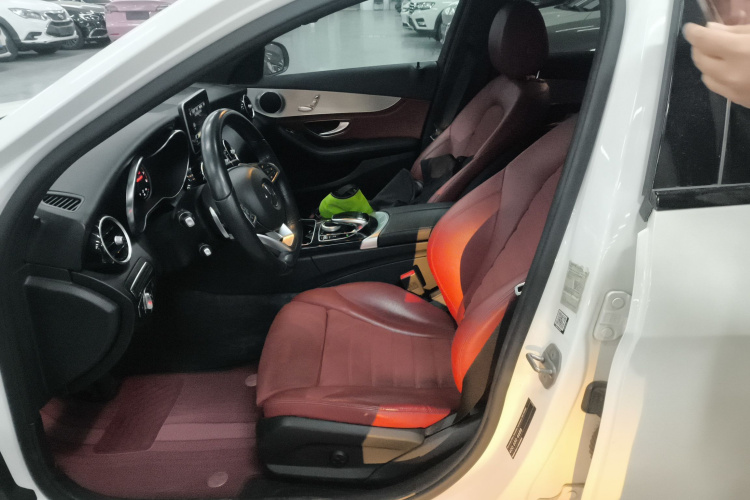 奔驰C级 2018款 C 200 运动版中控内饰19