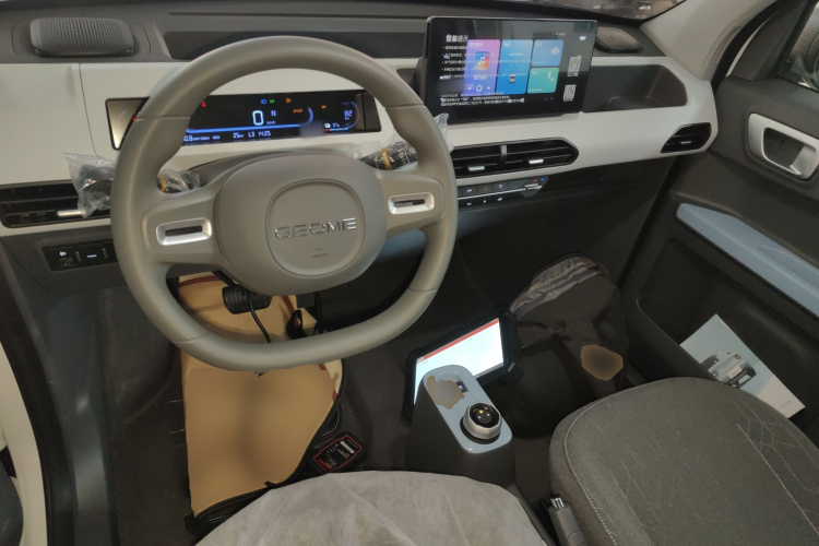 吉利银河 2024款 熊猫mini 200km 耐力熊中控内饰12