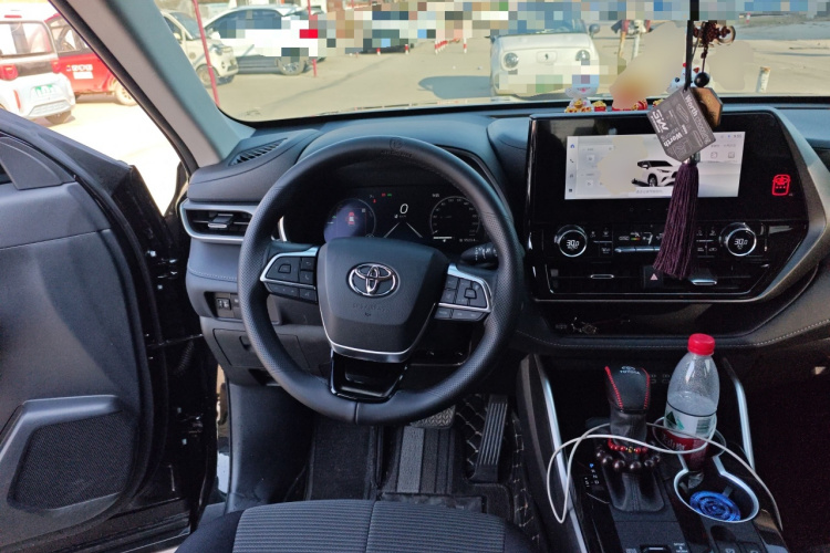 丰田 汉兰达 2024款 2.5L智能电混双擎两驱精英版 5座中控内饰13