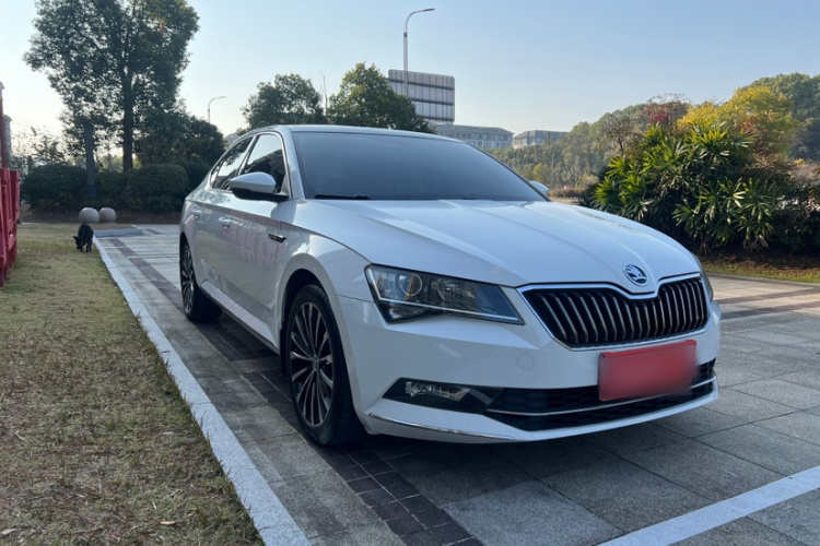 斯柯达 速派 2018款 TSI330 DSG舒适版 国V车身外观6003