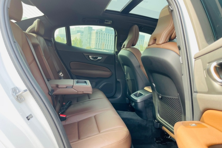 沃尔沃S60 2021款 T4 智远豪华版中控内饰7008