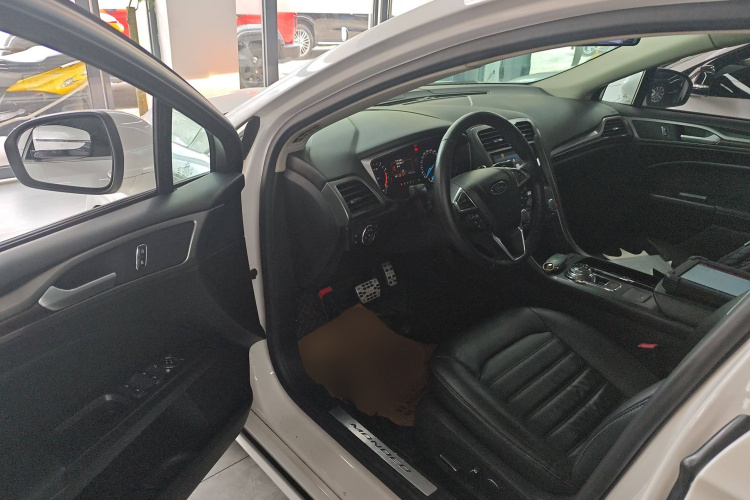 福特 蒙迪欧 2017款 改款 EcoBoost 180 时尚型中控内饰7003