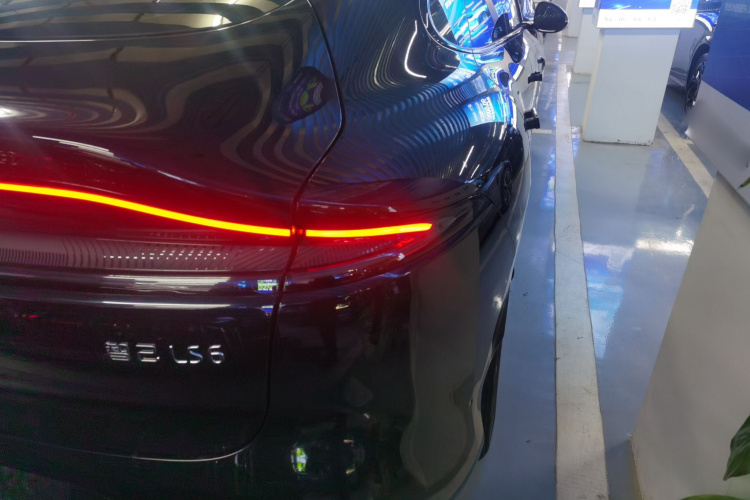 智己汽车 智己LS6 2025款 灵蜥智驾版车身外观9