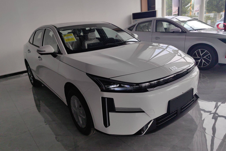 吉利银河 银河L6 2025款 EM-i 60km 探索版车身外观3