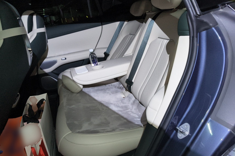 小米汽车 小米YU7 2025款 超长续航高性能四驱Max版中控内饰21