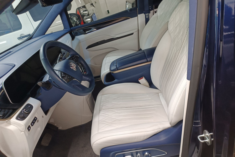 别克GL8 2020款 Avenir艾维亚 四座尊礼版中控内饰19