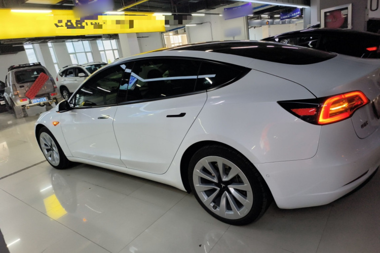 特斯拉 Model 3 2021款 标准续航后驱升级版车身外观4