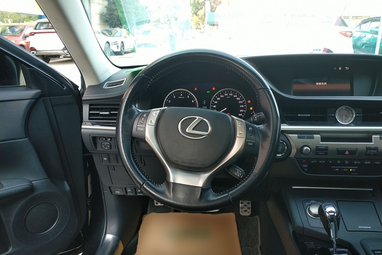 雷克萨斯ES 2014款 250 舒适版局部细节13