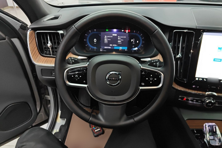 沃尔沃XC60 2025款 B5 四驱智远豪华版中控内饰13