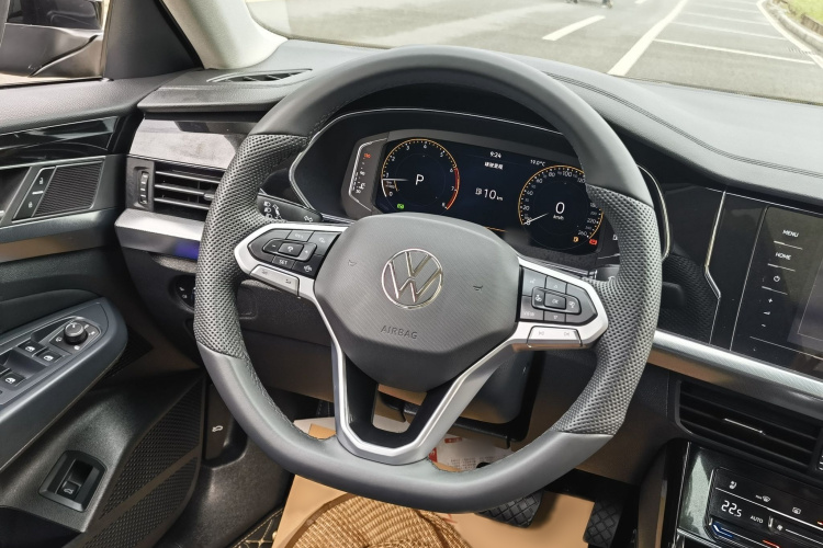 大众 帕萨特 2025款 出众款 380TSI 星空龙腾版中控内饰7004