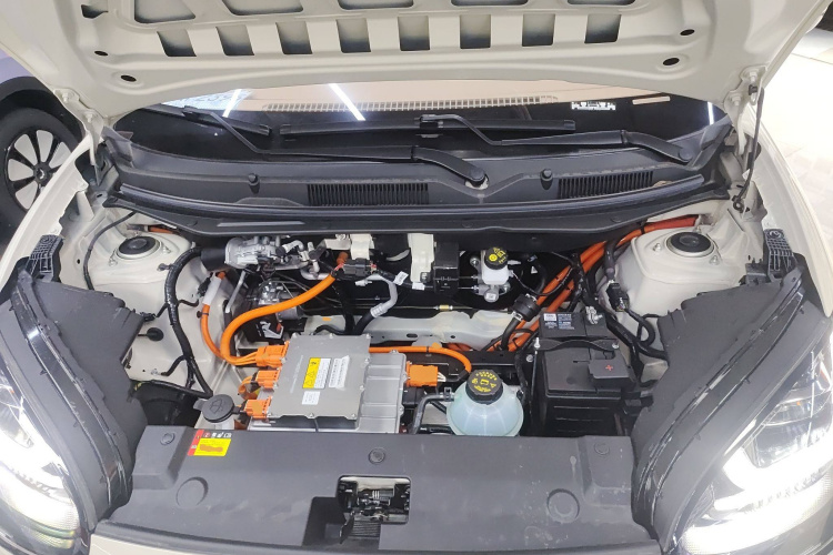 五菱汽车 五菱缤果 2025款 333km 灵犀互联款机舱底盘24