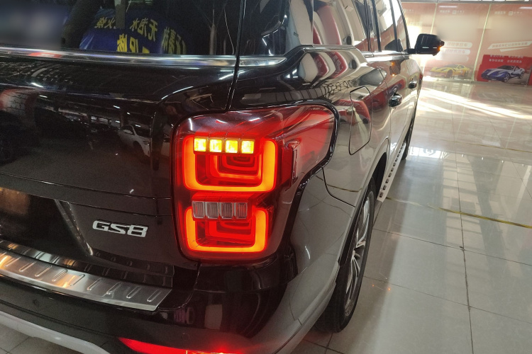 广汽传祺 传祺GS8 2017款 320T 两驱豪华智联版（七座）车身外观9