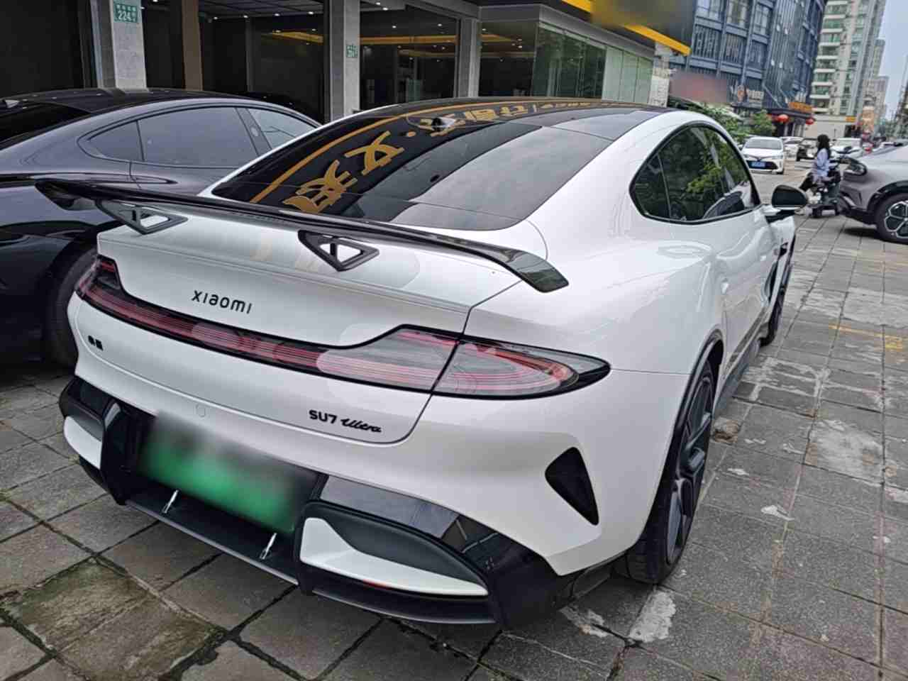 车辆右后45度视角外观展示