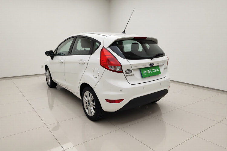 福特 嘉年华 2013款 两厢 1.5L 自动时尚型车身外观5