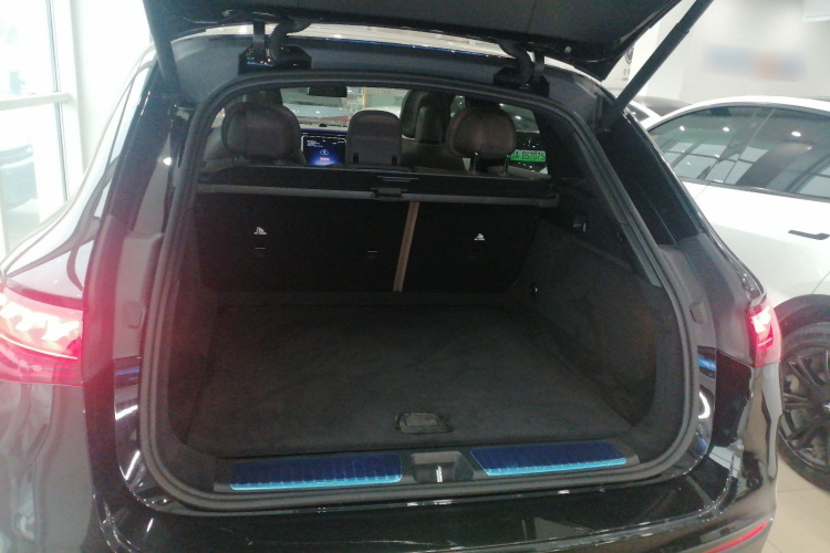 奔驰EQE SUV 2023款 350 4MATIC 先锋版机舱底盘23