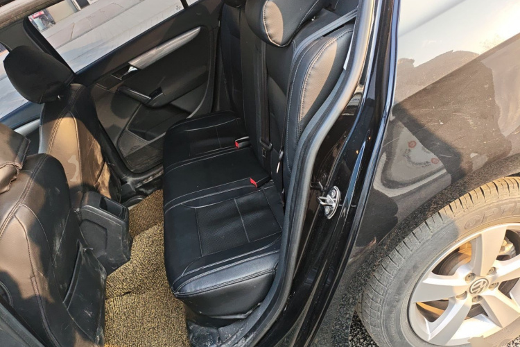 大众 朗逸 2013款 改款经典 1.6L 手动风尚版中控内饰21