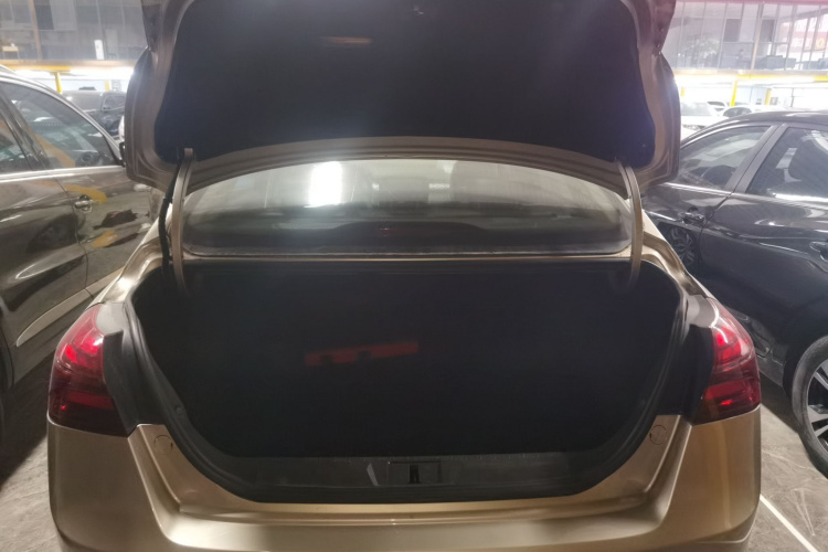 吉利汽车 帝豪 2018款 1.5L CVT向上互联版机舱底盘23