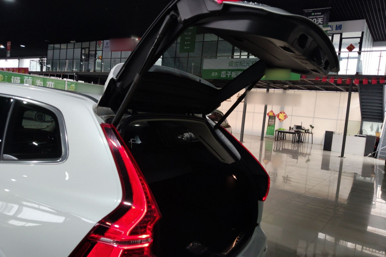 沃尔沃XC60 2022款 B5 四驱智逸豪华版机舱底盘23