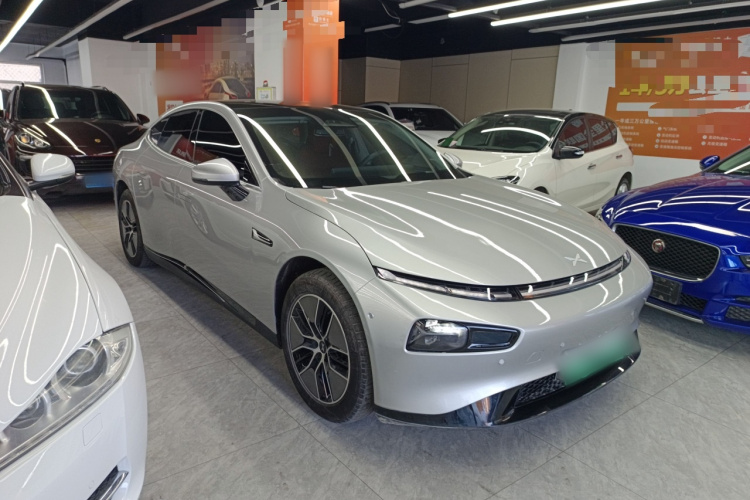 小鹏P7 2023款 P7i 702 Max车身外观3