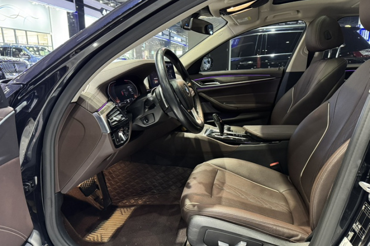 宝马5系 2021款 改款 530Li 领先型 豪华套装中控内饰7012