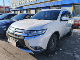 三菱 欧蓝德 2018款 2.0L 两驱荣耀版 5座