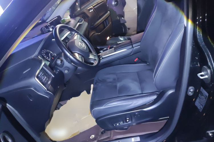 雷克萨斯RX 2020款 改款 300 两驱精英版中控内饰19