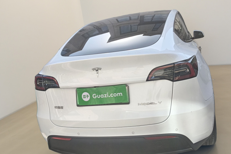 特斯拉 Model Y 2022款 改款 后轮驱动版车身外观6