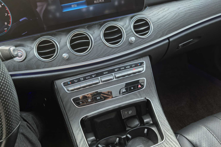 奔驰E级(进口) 2021款 改款 E 260 豪华型运动版中控内饰7004