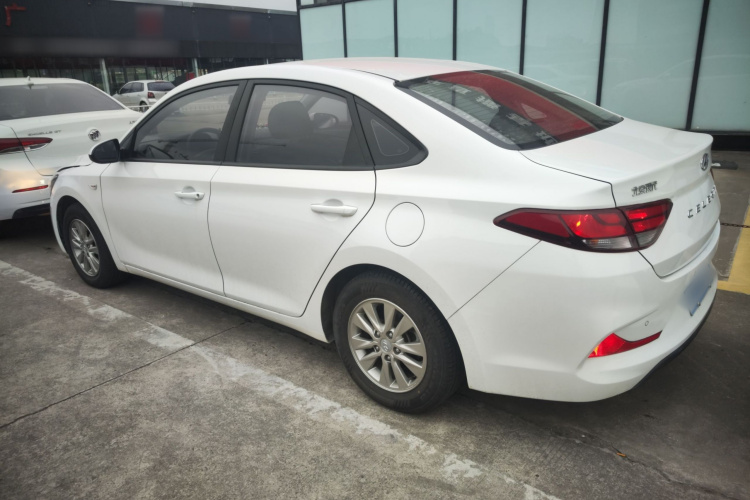 现代 悦动 2018款 1.6L 自动悦目版GL 国VI车身外观4