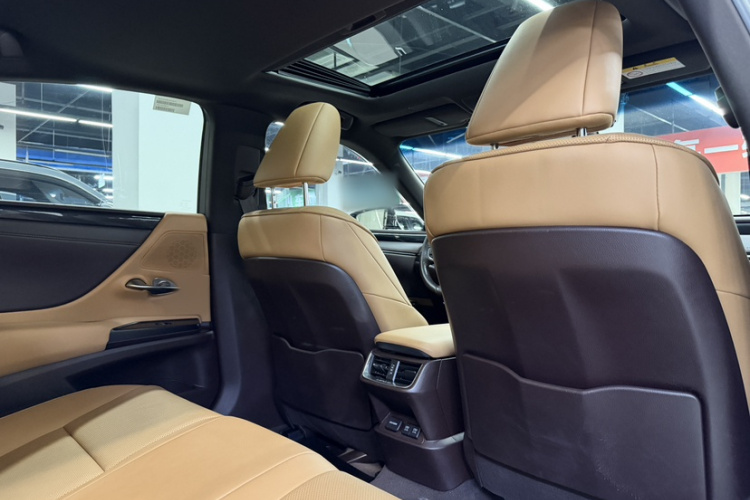 雷克萨斯ES 2020款 300h 卓越版中控内饰7012