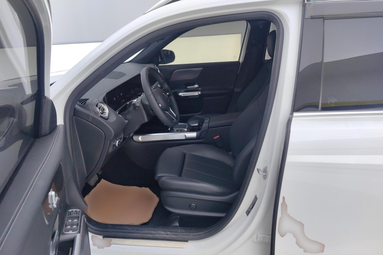 奔驰GLB 2023款 GLB 220 动感型中控内饰19