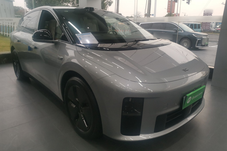 理想汽车 理想i6 2025款 两驱标准型车身外观3