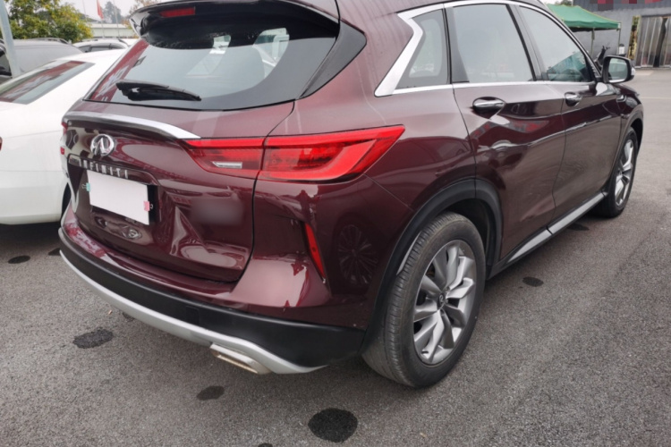 英菲尼迪QX50 2020款 改款 2.0T 两驱时尚版车身外观7