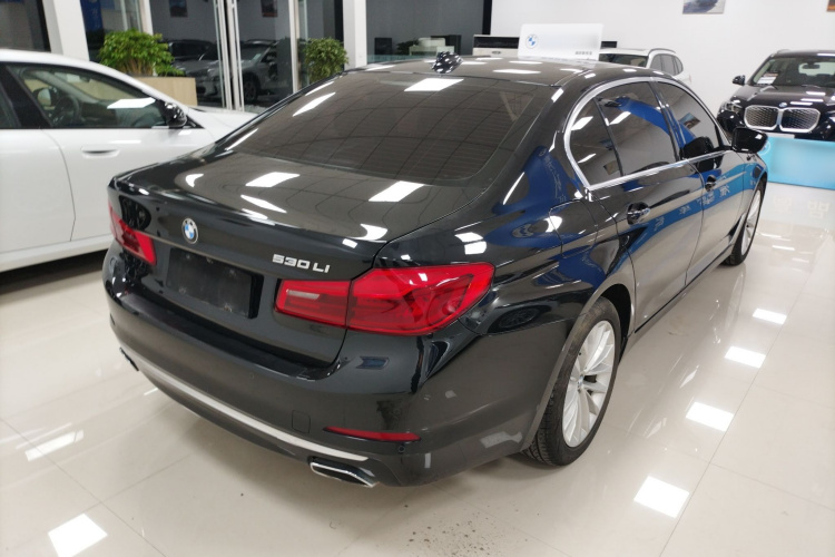 宝马5系 2020款 530Li 领先型 豪华套装车身外观6002