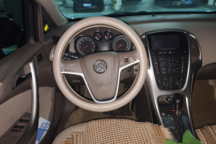 别克 英朗 2013款 GT 1.6L 自动时尚版中控内饰13