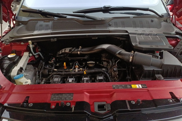 路虎 揽胜极光 2017款 2.0T 英伦锋尚版机舱底盘24