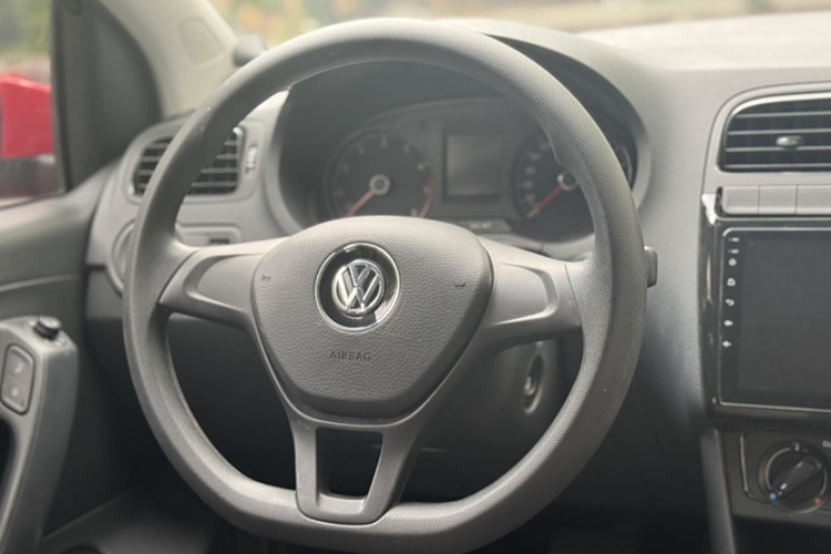 大众 Polo 2016款 1.4L 自动风尚型中控内饰7003