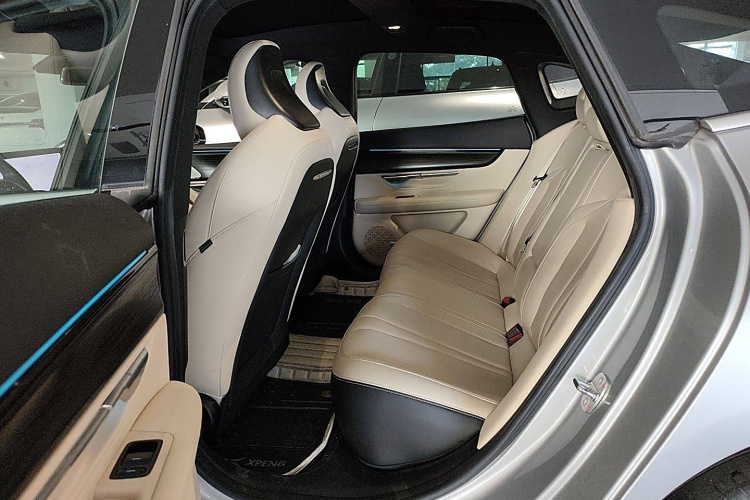 小鹏P7 2021款 480N中控内饰7004